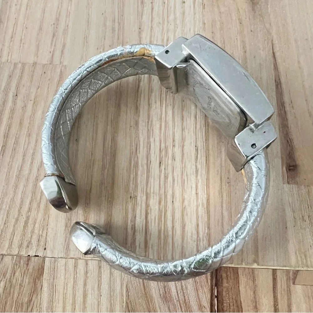 Terner ladies silver tone hinged cuff bracelet watch NEW BATTERY